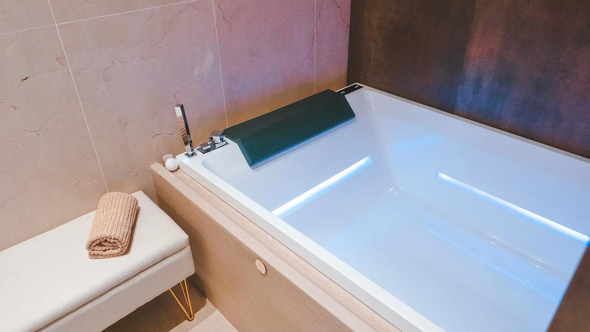 18Zero2 Luxury Rooms Bari Italy